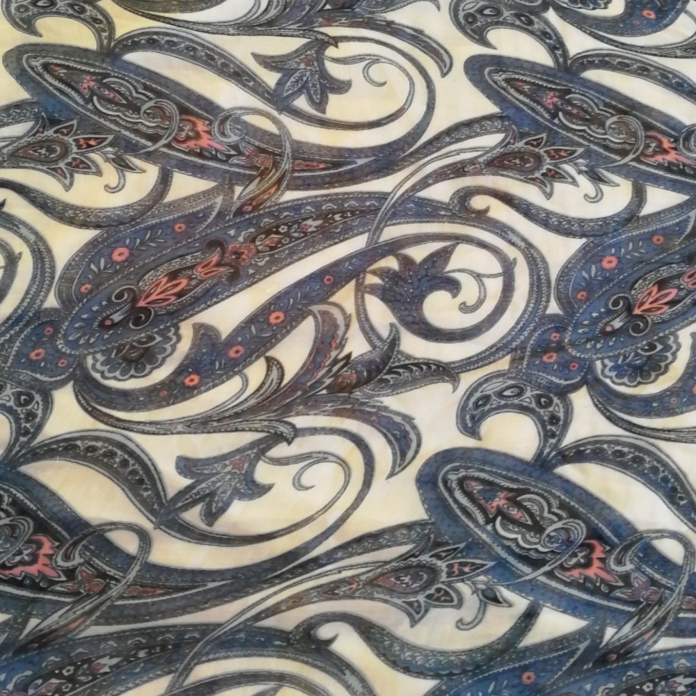 Light scarf - Picture 2 of 4